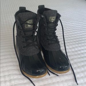 DUCK BOOTS